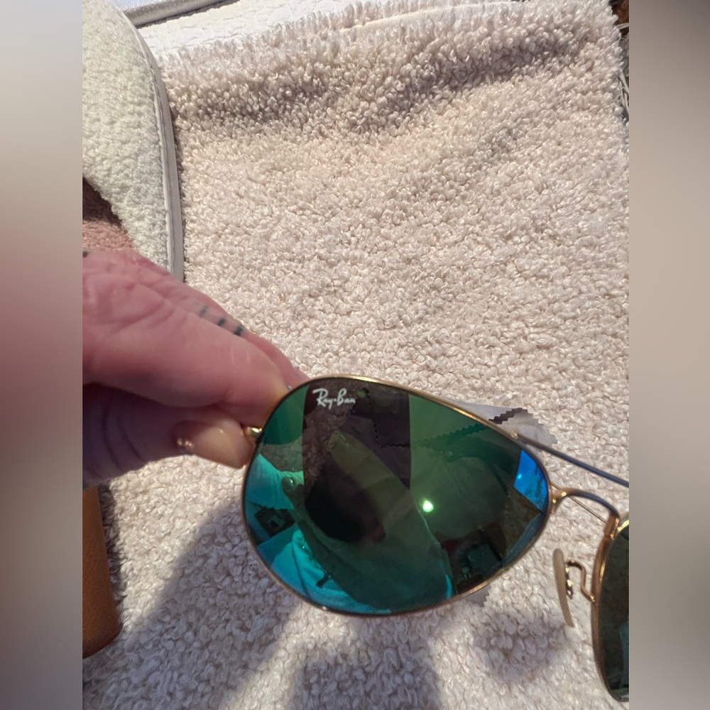 Ray-Ban Aviator Sunglasses - Picture 4 of 9